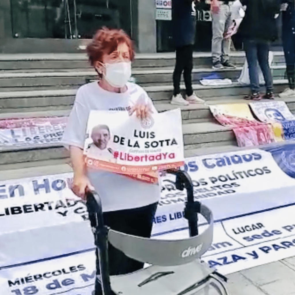 La madre de Los Sotta resistió con estoicismo y participó en cuanta protesta había por la libertad de los presos políticos