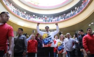 Nicolás Maduro postulado ante el CNE