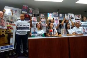 Familiares de presos políticos denuncian condiciones inhumanas y torturas en la cárcel El Rodeo I