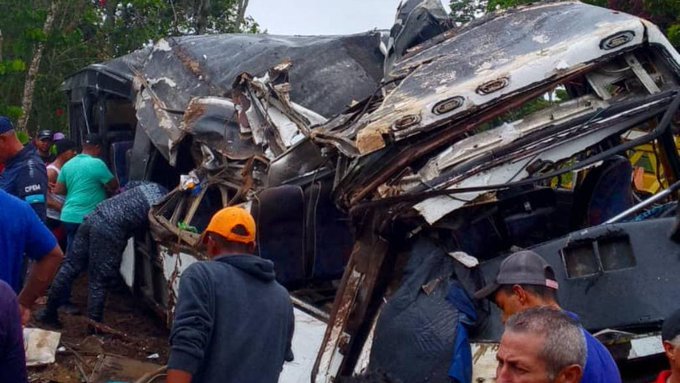 Una joven fallecida y varios niños heridos dejó el volcamiento de un bus en Monagas
