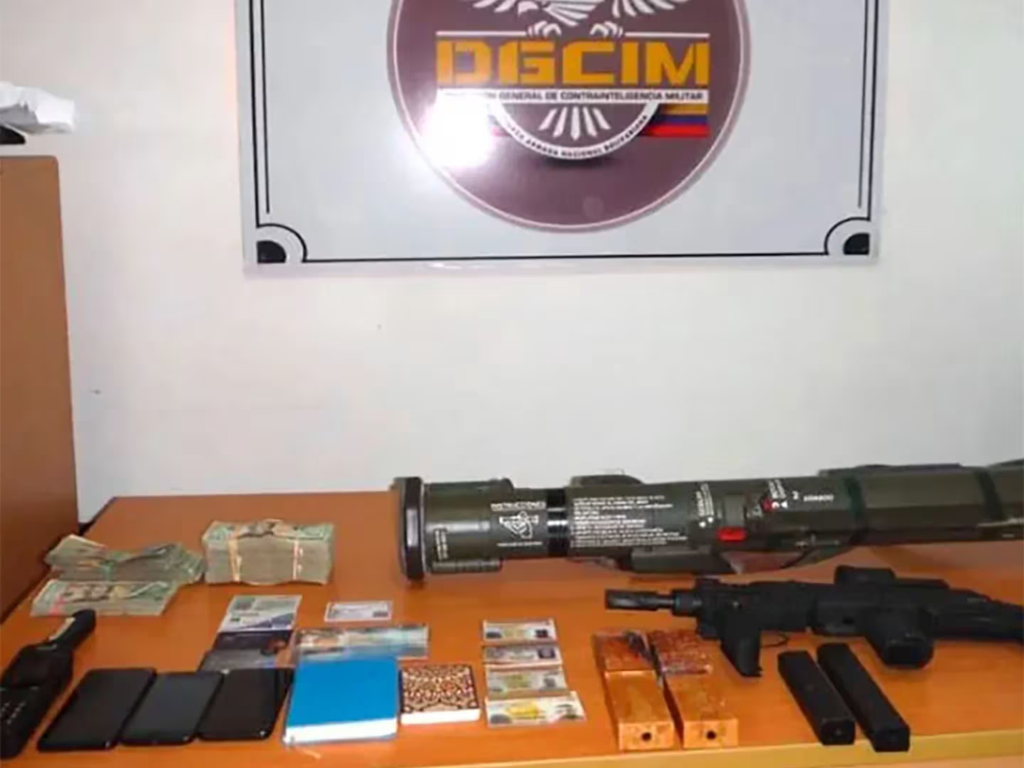 Las armas y explosivos que aparecieron en la sede de la DGCIM