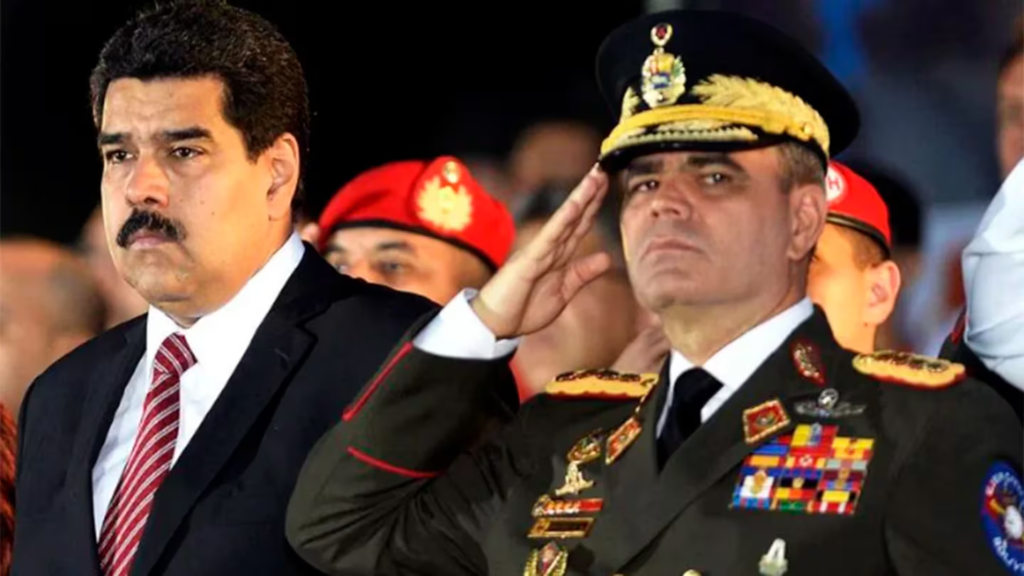 El GJ Vladimir Padrino López en un acto oficial con Nicolás Maduro