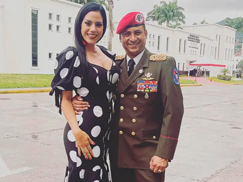 Emma Agurto y el coronel Ángel David Navas Rumbos, de Casa Militar
