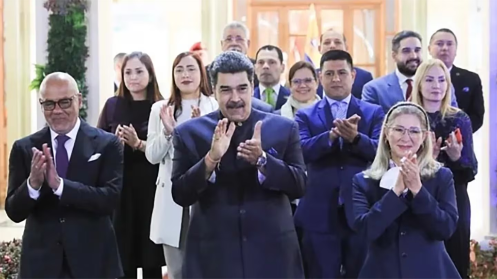 Jorge Rodríguez compartiendo el poder con los Maduro-Flores