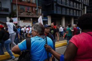 Trifulca en protesta por el día del trabajador deja varios heridos en Caracas