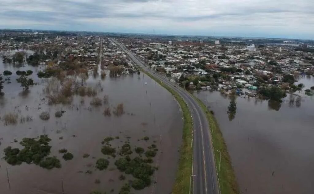 Más de 3 mil personas desplazadas por inundaciones en Uruguay