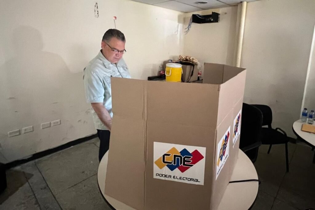 Candidato Enrique Márquez participó en el Simulacro Electoral