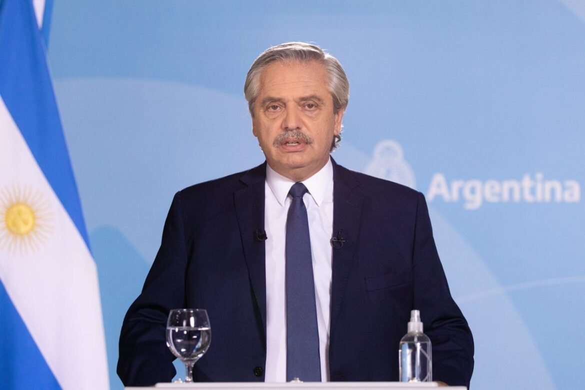 Expresidente argentino Alberto Fernández enfrenta acusaciones por irregularidades en contratos de seguros públicos