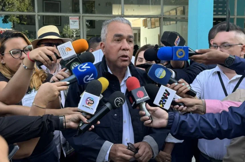 #EleccionesVE2024 | Luis Eduardo Martínez ejerce su voto: "nadie se puede quedar en su casa"