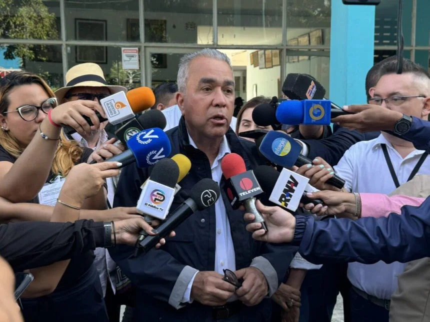 #EleccionesVE2024 | Luis Eduardo Martínez ejerce su voto: "nadie se puede quedar en su casa"