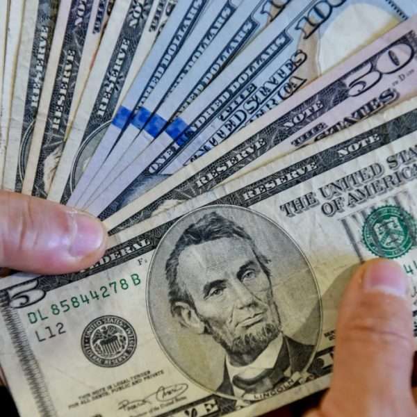 Precio del dólar paralelo cierra en picada este #1Ago