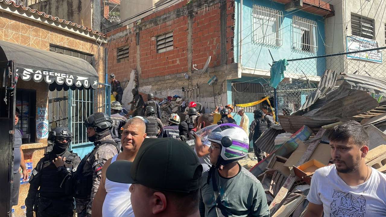 Explosión en Petare dejo colapso de vivienda en sector El Bambú