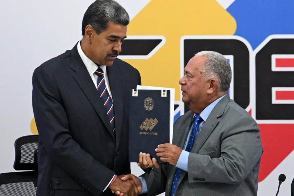 Elvis Amoroso declaró ganador a Nicolás Maduro, sin tener las actas que lo respaldaran