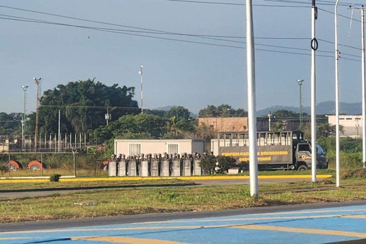 Rapados y uniformados trasladaron a más de 700 presos políticos hacia Tocuyito y Tocorón