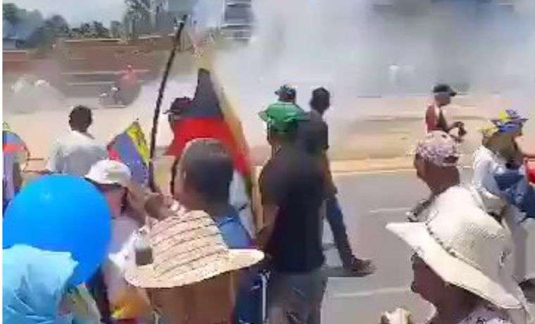 colectivos atacan protestas en Cagua y Cumaná