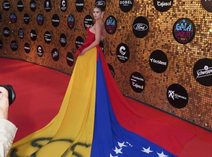 La situación de Venezuela se reflejó en la gala Starlite por la modelo Ninoska Vásquez