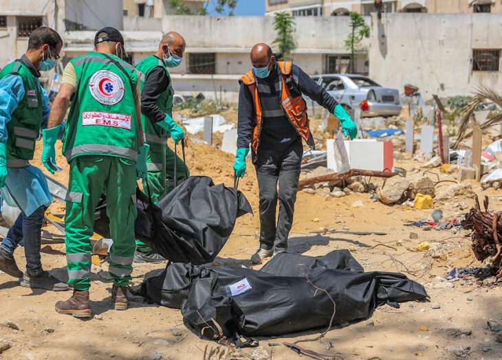cuerpos-fosa-comun-gaza-730x524-1