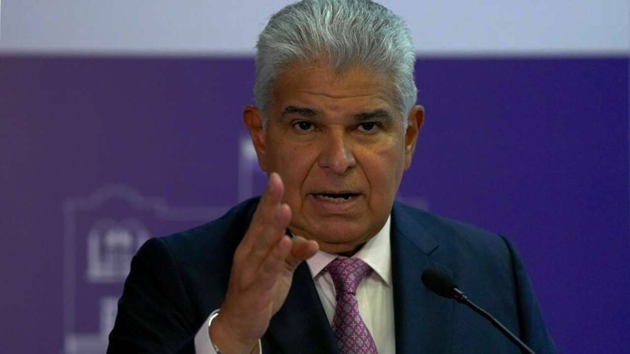 Presidente de Panamá propone cumbre regional para abordar crisis de Venezuela