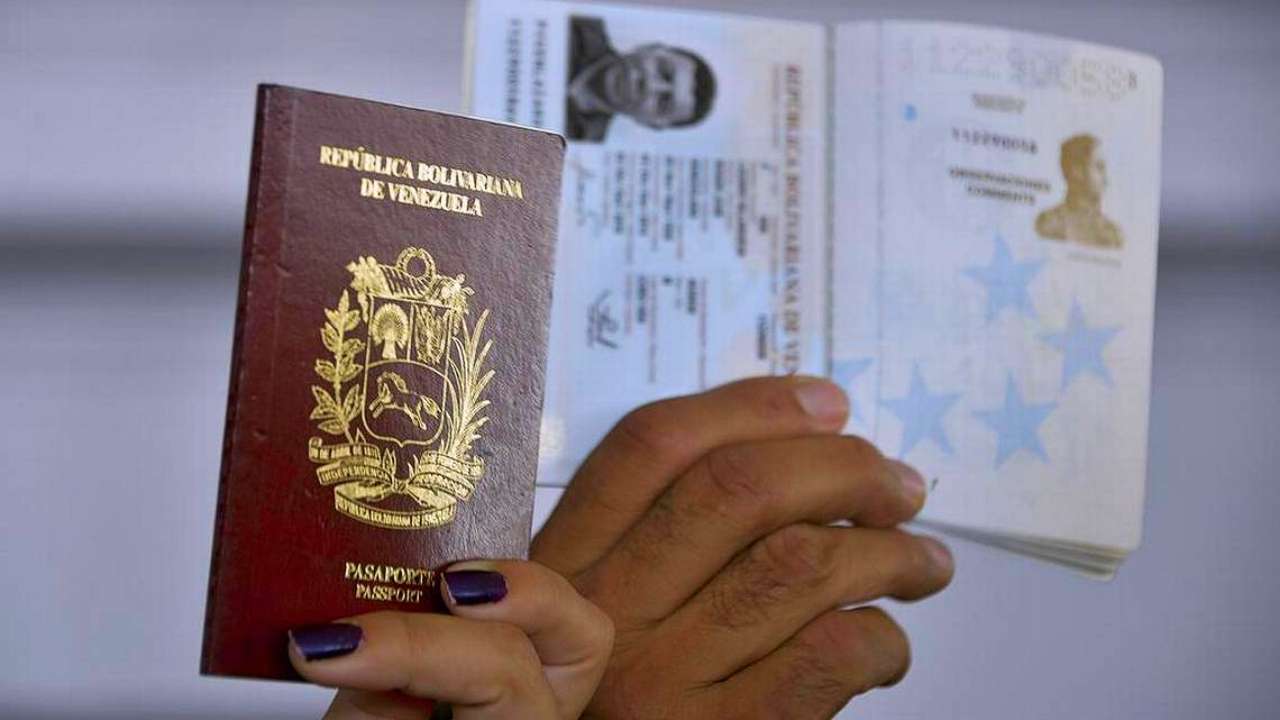Denuncian que el SAIME le ha anulado pasaportes masivamente a venezolanos en el exterior