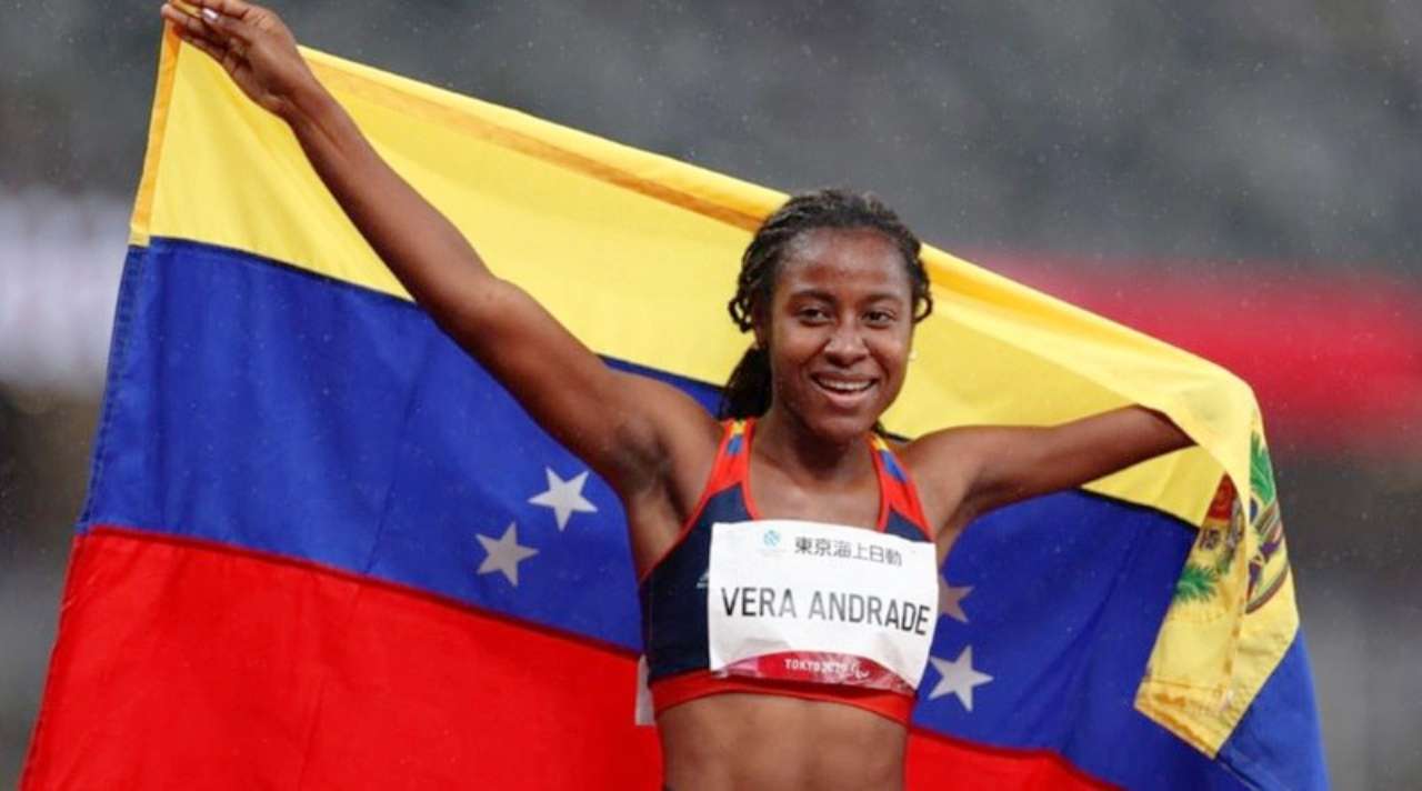 Lisbeli Vera brilla en París conquista medalla Plata y rompe récord personal en su debut