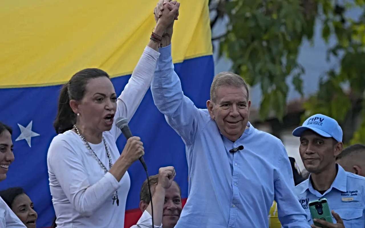 Reuters: La oposición venezolana sigue aspirando a que se reconozca su victoria electoral, pero las opciones son limitadas