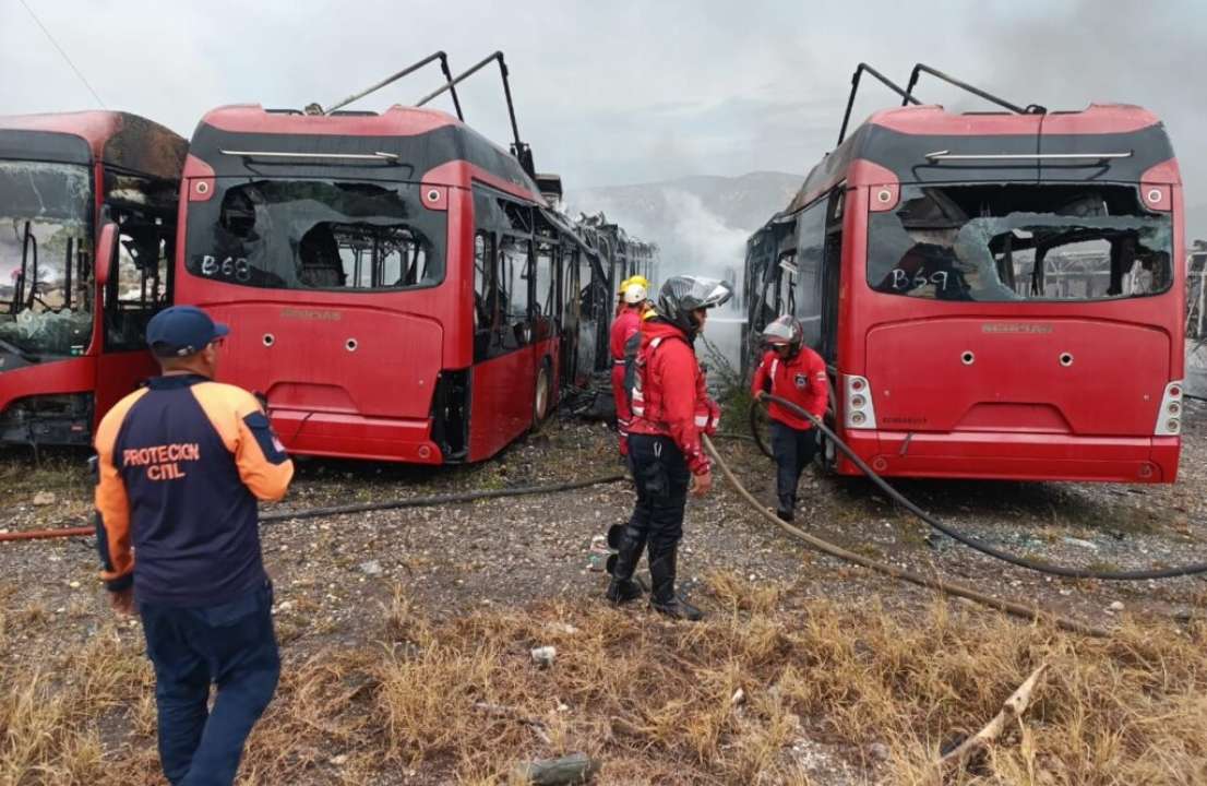 Incendio devasta siete autobuses en estación de Transbarca en Barquisimeto