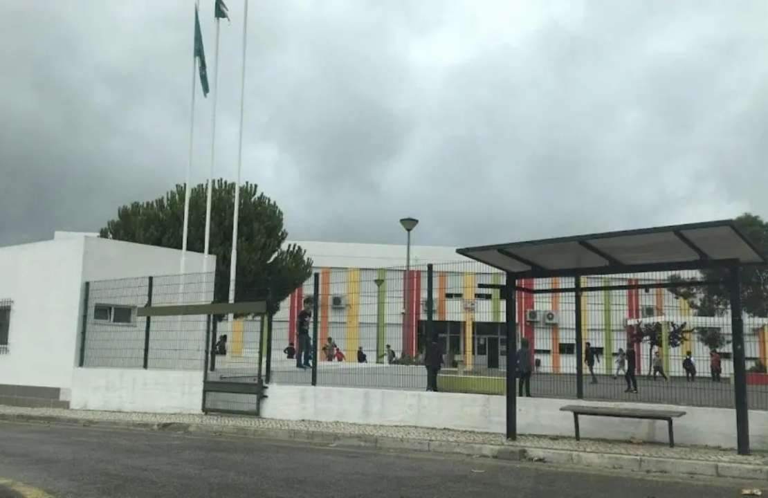 Niño de 12 años atacó a compañeros con un cuchillo en escuela en Portugal