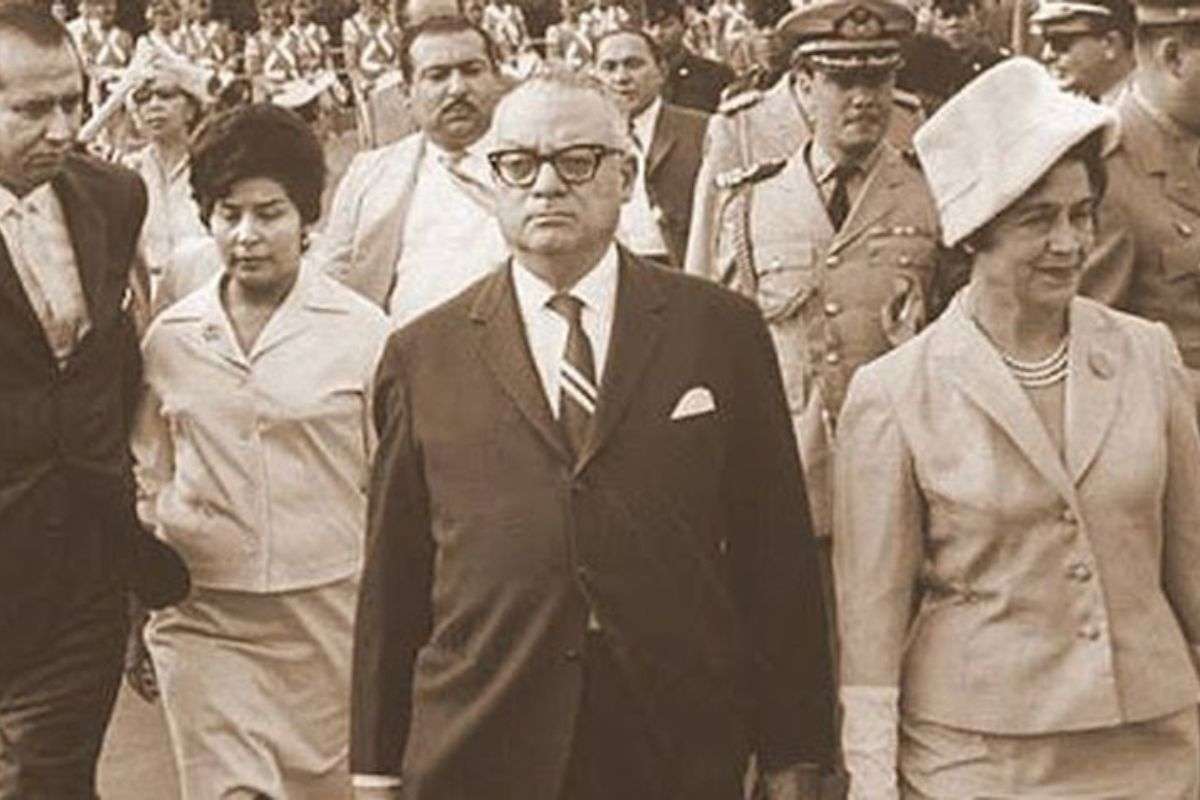 ADelante a luchar milicianos