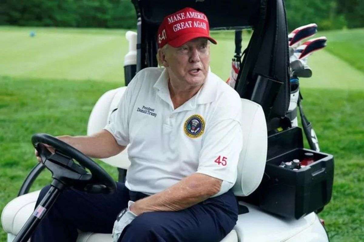 Trump sale ileso tras tiroteo en su club de golf