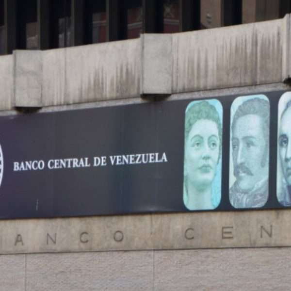 Inflación en Venezuela repuntó a 13,8% en junio debido a la devaluación del bolívar