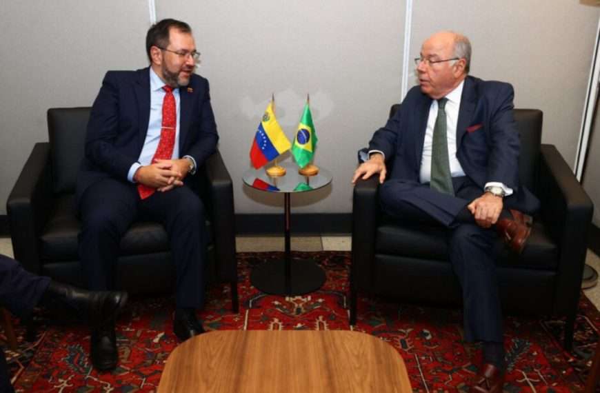 Venezuela y Brasil discuten relaciones bilaterales