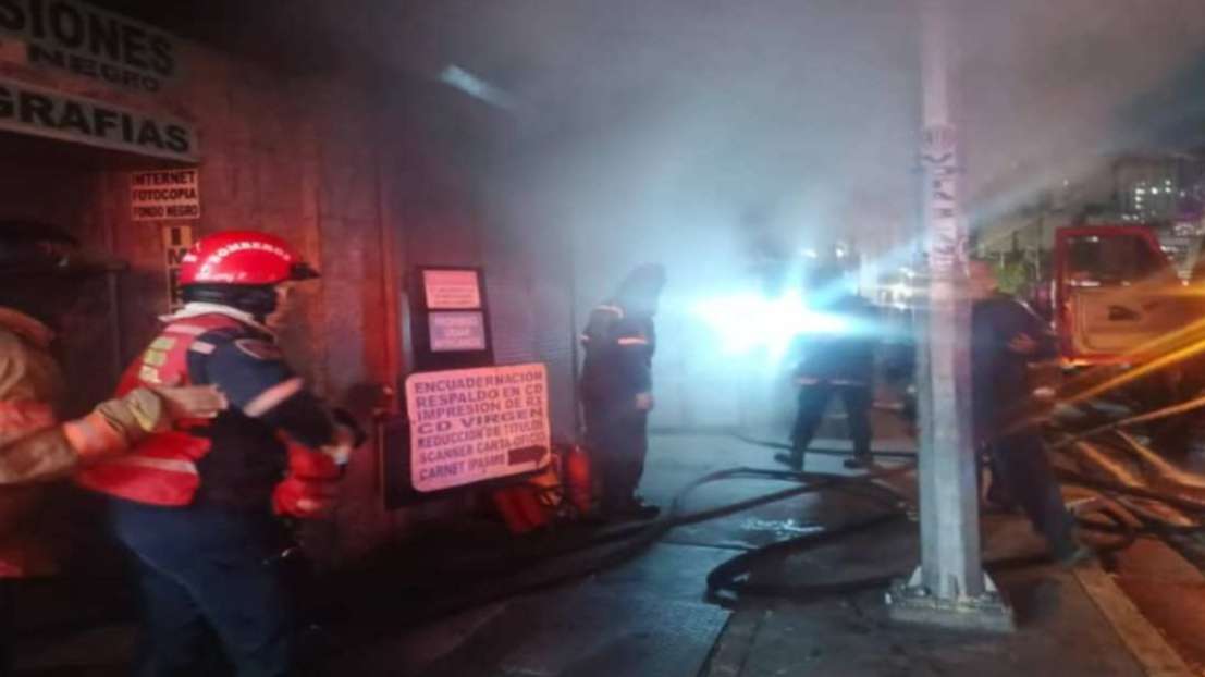 Voraz incendio en Caracas dejó 16 familias sin hogar