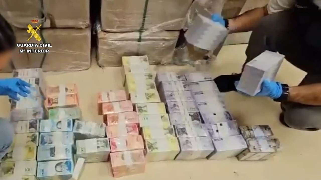 Cuatro detenidos por contrabando de 6.000 millones de bolívares en el aeropuerto de Madrid