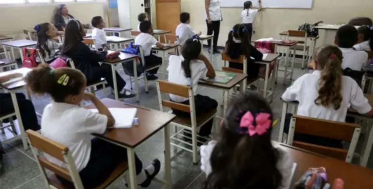 Venezuela iniciará el año escolar el 14 de septiembre tras reparar 1.500 colegios dañados