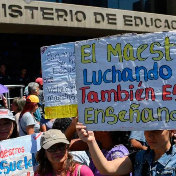 Docentes protestan por segunda semana en Los Teques y amenazan con paro nacional