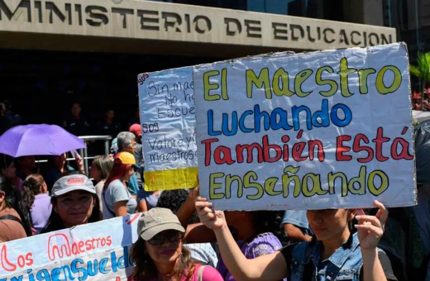 Docentes protestan por segunda semana en Los Teques y amenazan con paro nacional