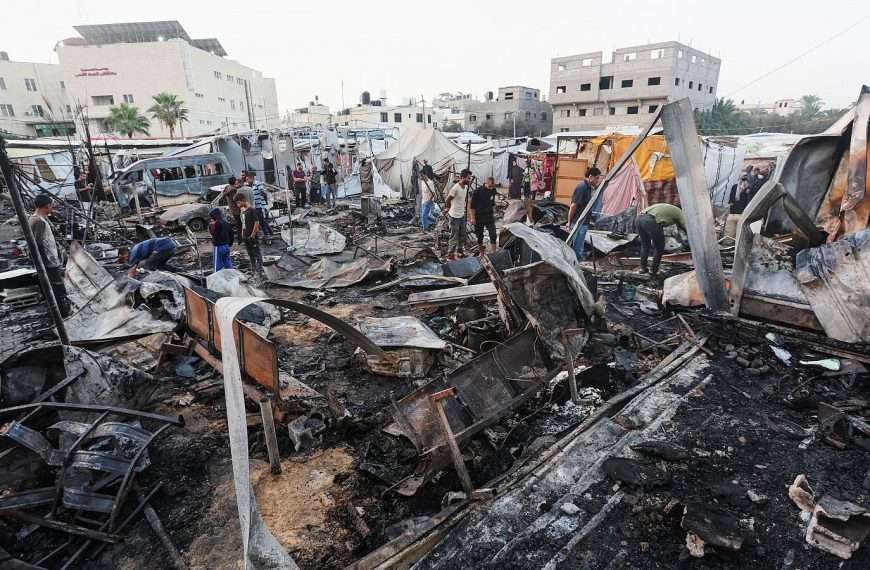 Israel atacó hospital y escuela en campo de refugiados de Nuseirat en el norte&hellip;
