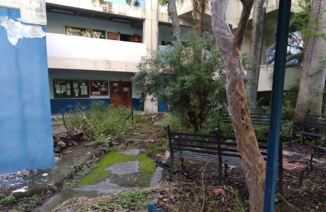 Mariano Crespo | La UPEL MARACAY en total abandono
