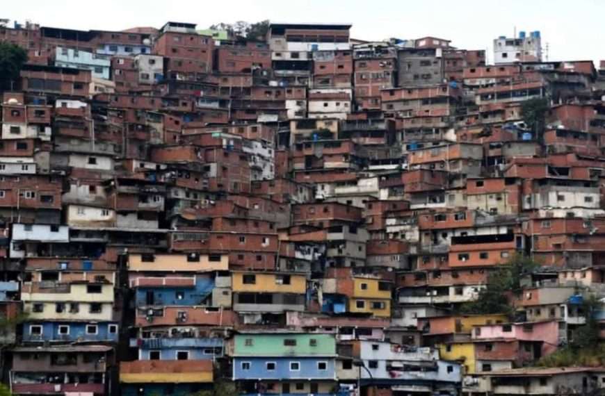 Horror en Petare | Abandonan a un bebé recién nacido en una platabanda