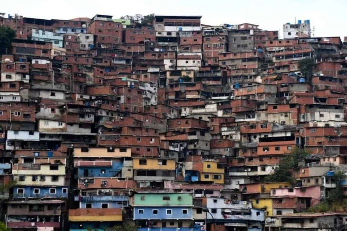 Horror en Petare | Abandonan a un bebé recién nacido en una platabanda