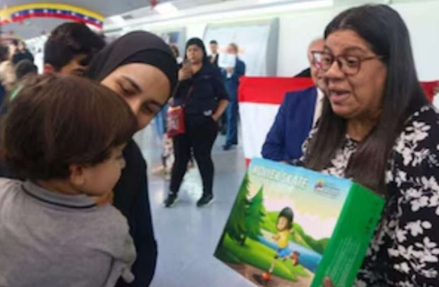 Sebastiana Barráez La embajada de Venezuela le cobra a sus ciudadanos casi mil dólares por sacarlos del Líbano en medio de la guerra