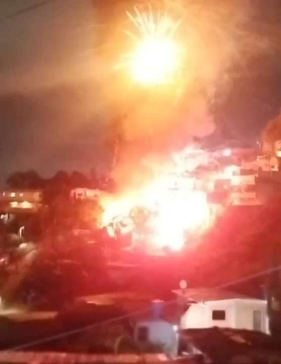 En la noche de ayer en la ciudad capital del Estado Miranda, se presentó una situación de incendio en una fabrica de fuegos artificiales