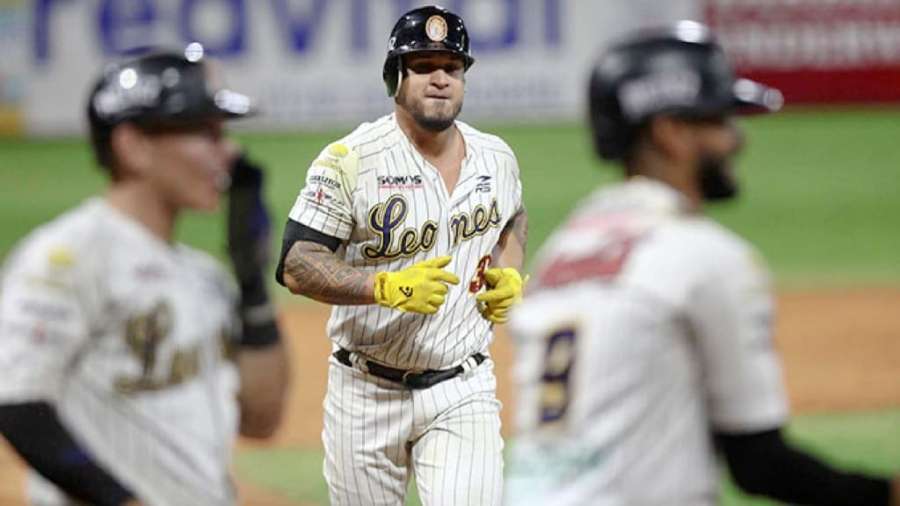 En emocionante encuentro celebrado anoche en el estadio “Jose Bernardo Pérez” , José Alguacil celebró la victoria de la de los Leones