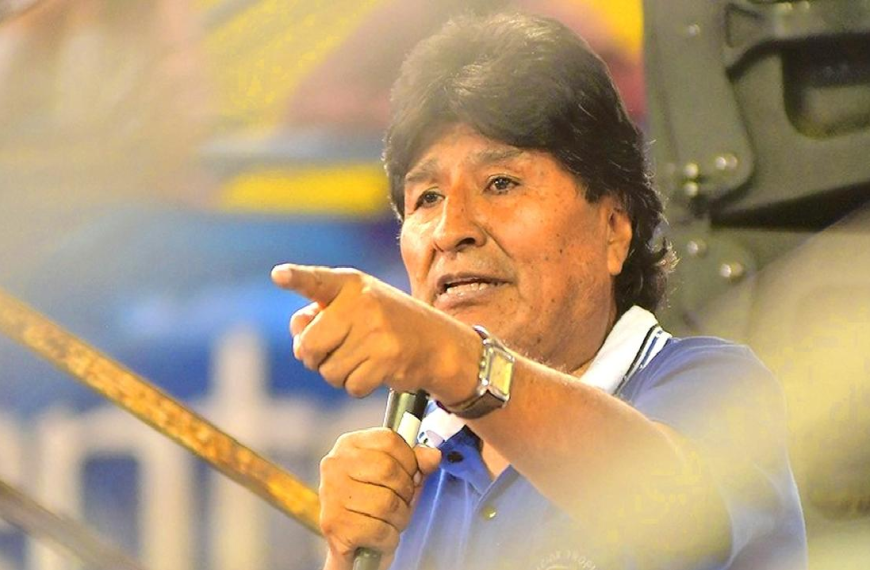 En una entrevista con la radio Kawsachun Coca, Evo Morales, expresidente de Bolivia, reveló que se desplaza en vehículos “prestados” por Venezuela, y que el presidente Luis Arce está al tanto de esto.
