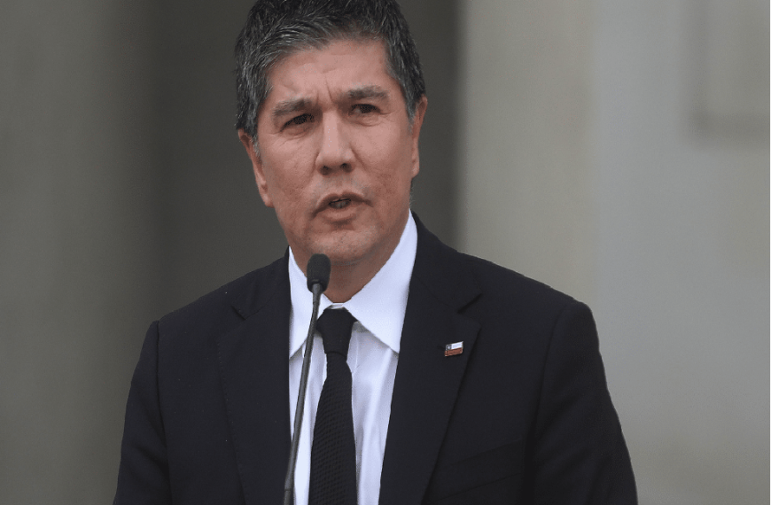 Monsalve dimite en Chile