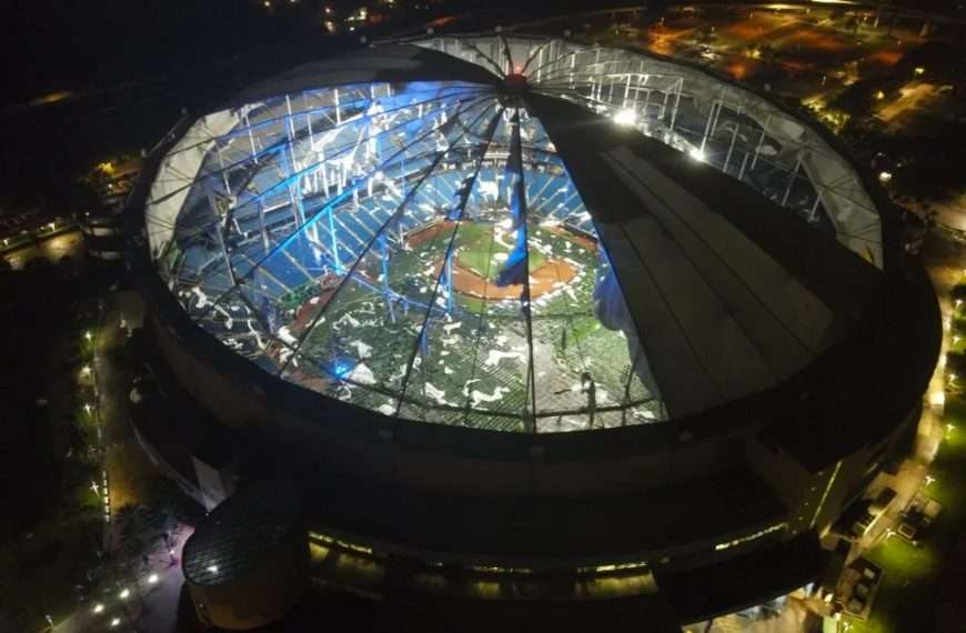 Huracán Milton destroza el techo del Tropicana Field al tocar tierra