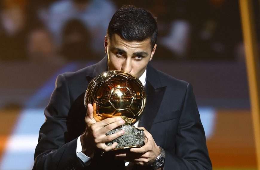 ¡Asombroso! Rodri conquistó el Balón de Oro 2024 y Vinicius se molestó