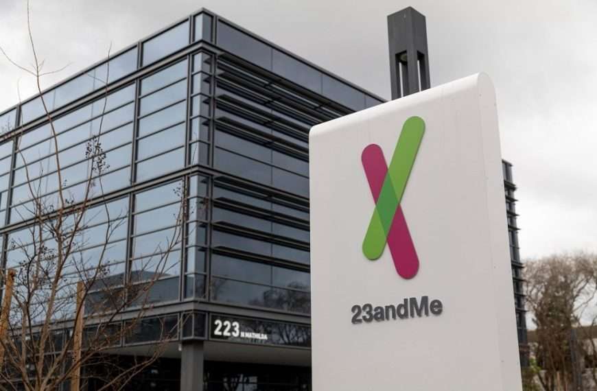 En un giro inesperado, 23andMe, la reconocida empresa de análisis genético que alcanzó una valoración comparable a la de gigantes como Apple, se encuentra en una situación crítica.