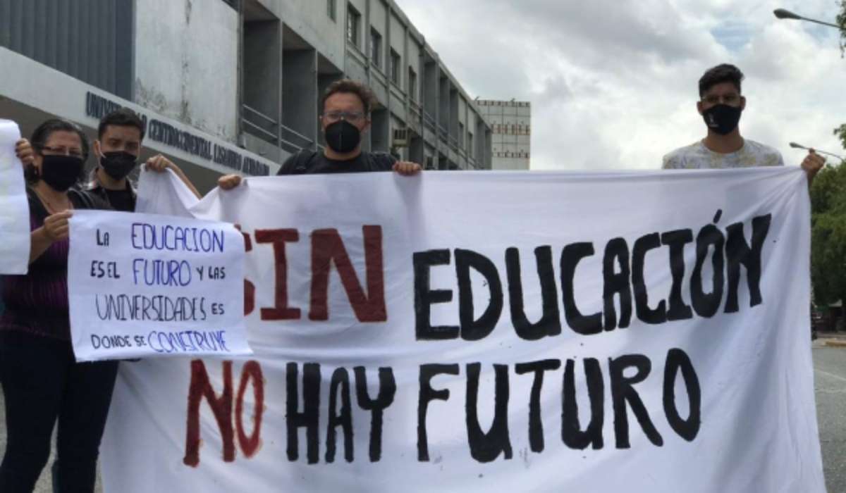 "74% de los maestros abandonan la carrera por bajos salarios", afirmó Carmen Teresa Márquez pdta de la FVM