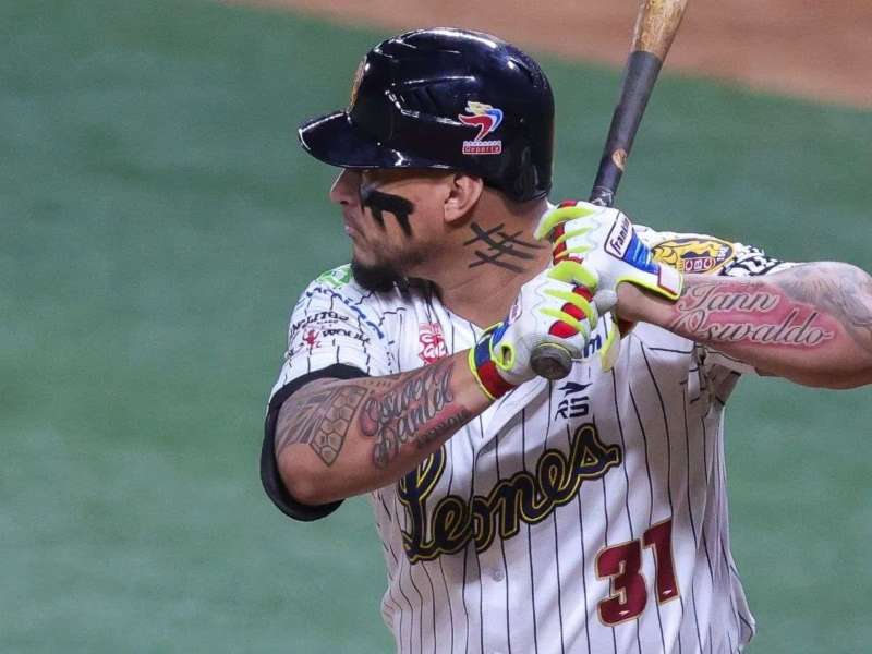 Destac el slugger Oswaldo Arcia quien lig de 5-3 con doblete cuadrangular y 3 carreras impulsadas